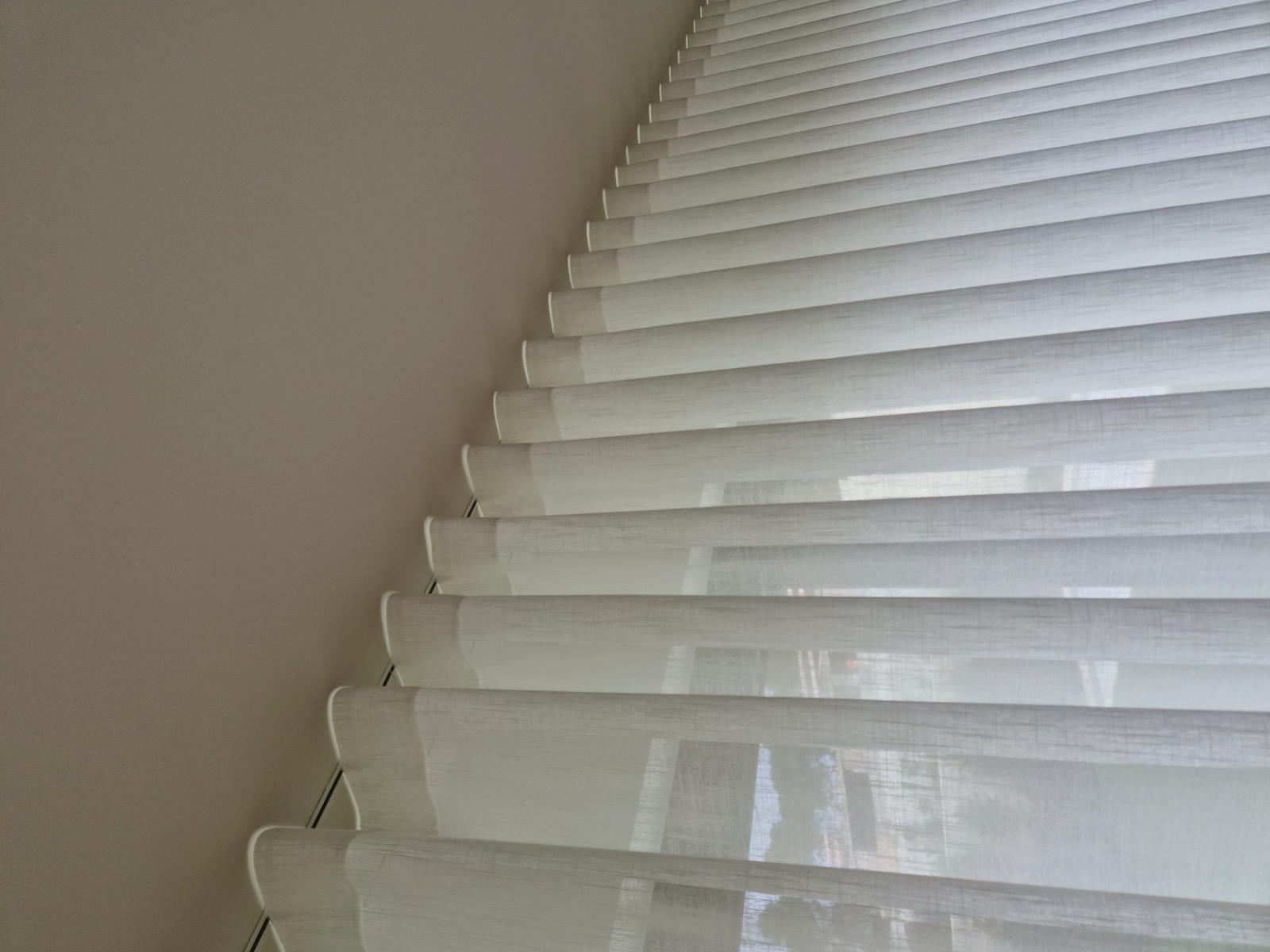 Outro vão da mesma residência, com cortinado recolhido