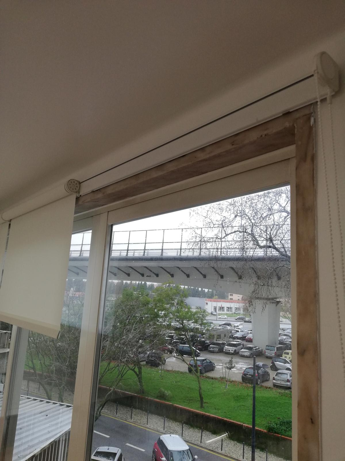 Motor e comandos de um sistema de cortinado